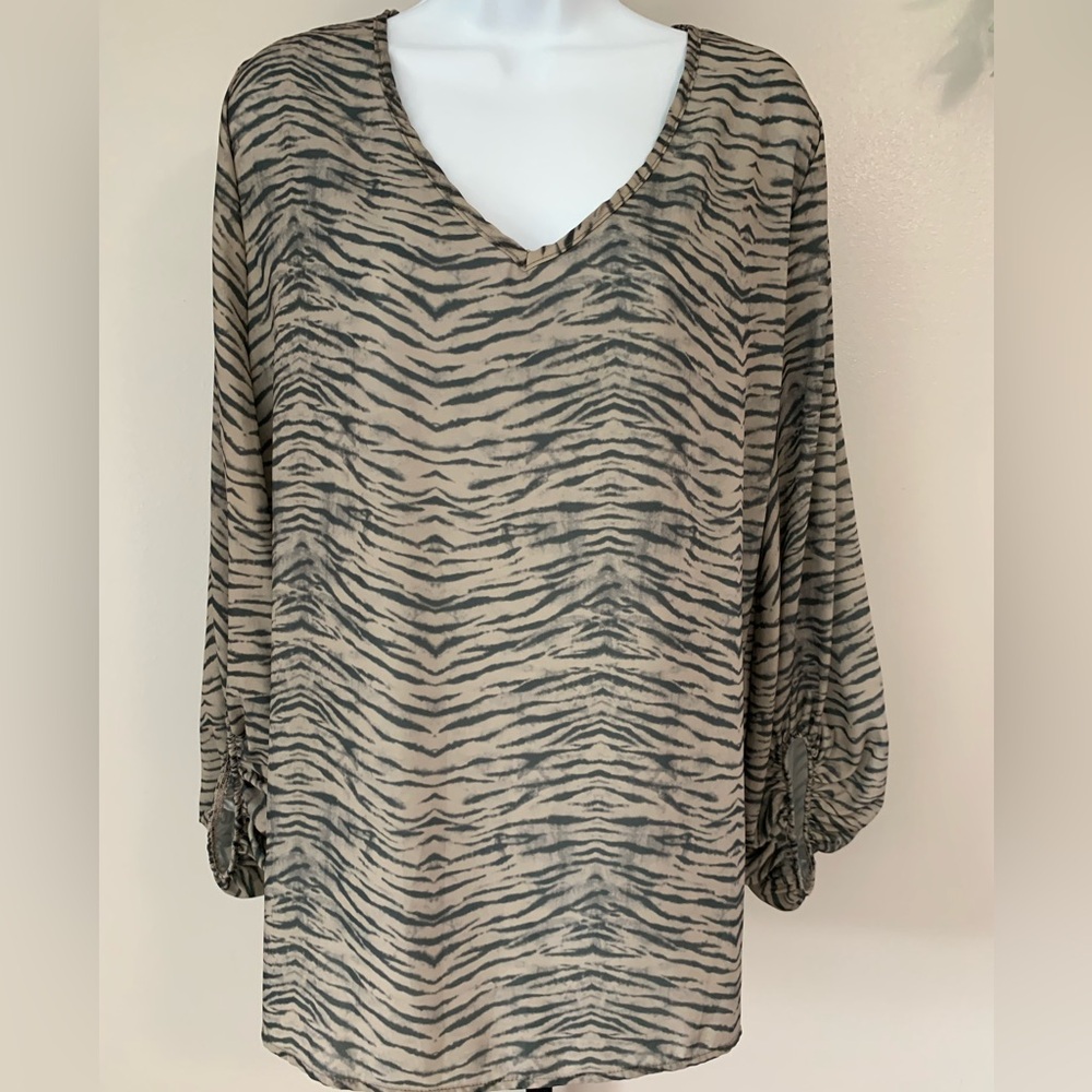 BiBi Zebra Print V-Neck Blouse